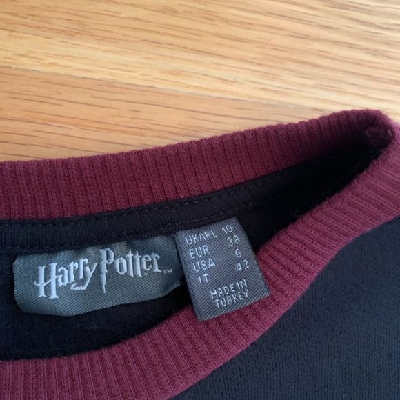 Harry Potter Hogwarts AUthentic Sweatshirt - Picture 5 of 7